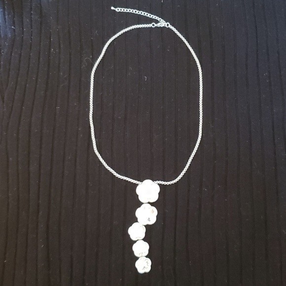 Adjustable necklace with cream/Silver/"diamond" charms with a box chain - Picture 2 of 5